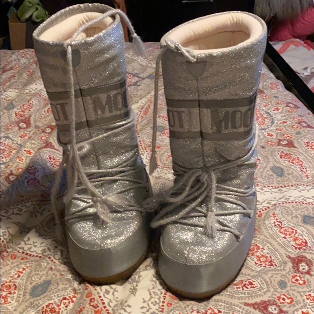 Moon boots